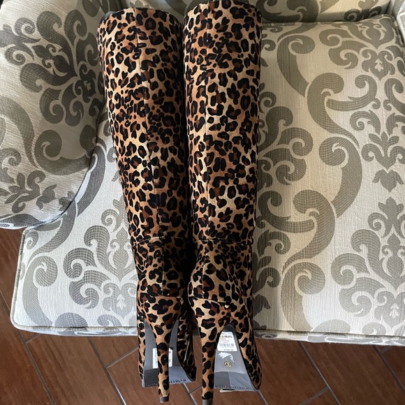 Boots - Picture 3 of 4